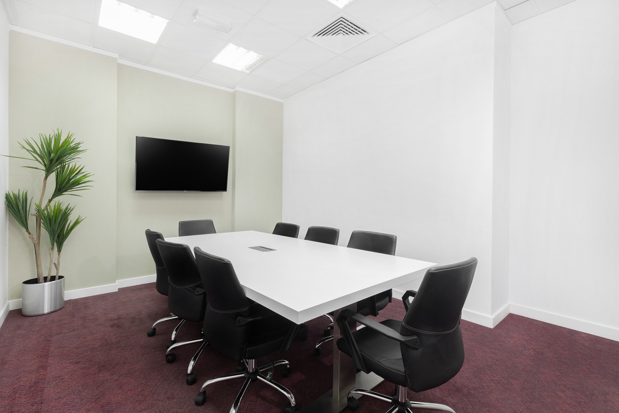 Regus AlKhuwair 4028 Muscat Oman LargeMeetingRoom - 25 Dohat Al Adab Street