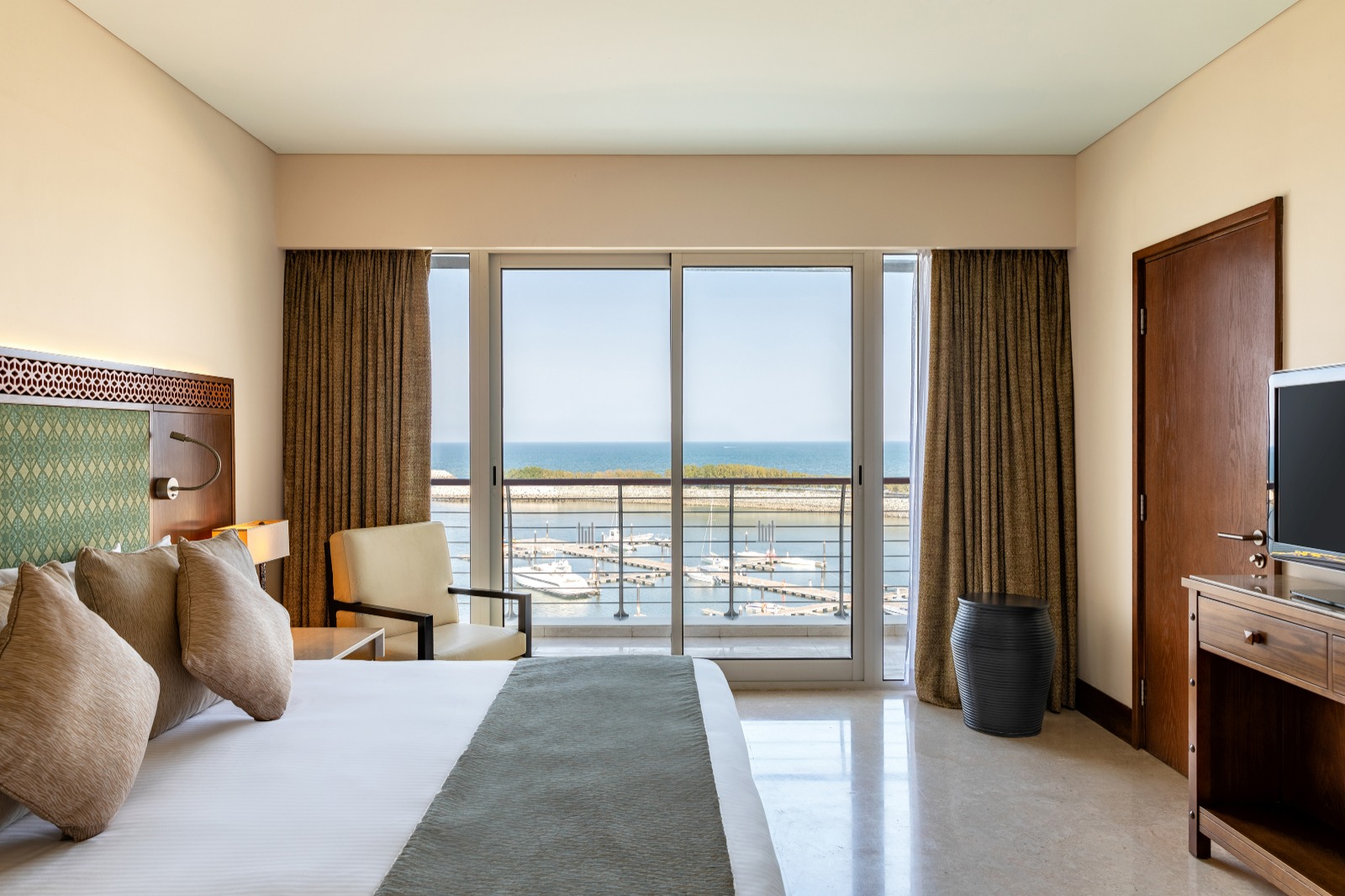 Executive Suite Bedroom (1) - Barcelo Mussanah Resort